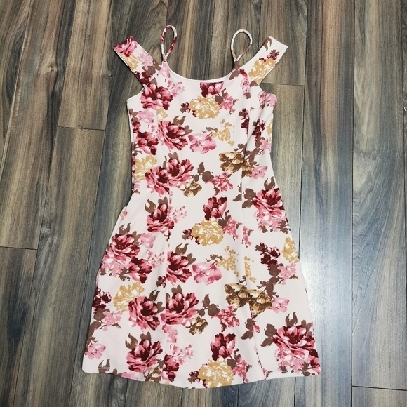 Floral Printed A Line Sleeveless Dress - Picture 3 of 10
